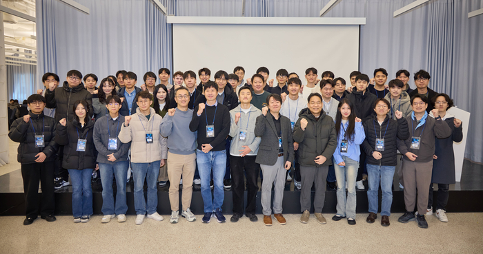 news-p.v1.20251119.919513e4ef83446983df89d27a473a6d_P1